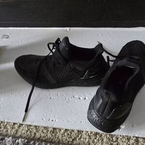 Addias ultra boom. Black women shoes. 8.5